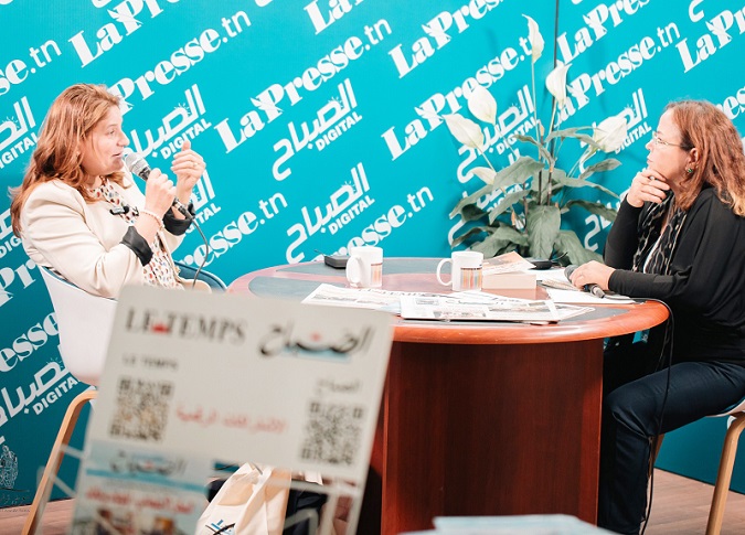 في لقاء نظمته "دار  الصباح" بمعرض تونس الدولي للكتاب..   الروائية "أميرة غنيم" تبدع في السفر بخيال الحضور بين أسطر رواياتها وخلفيات خياراتها
